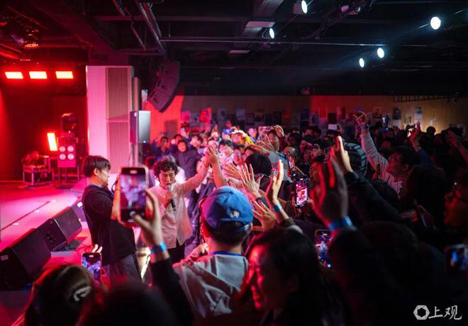 复出演出邀约已排到9月打算今年结婚冰球突破豪华版手机版41岁男歌手(图2)