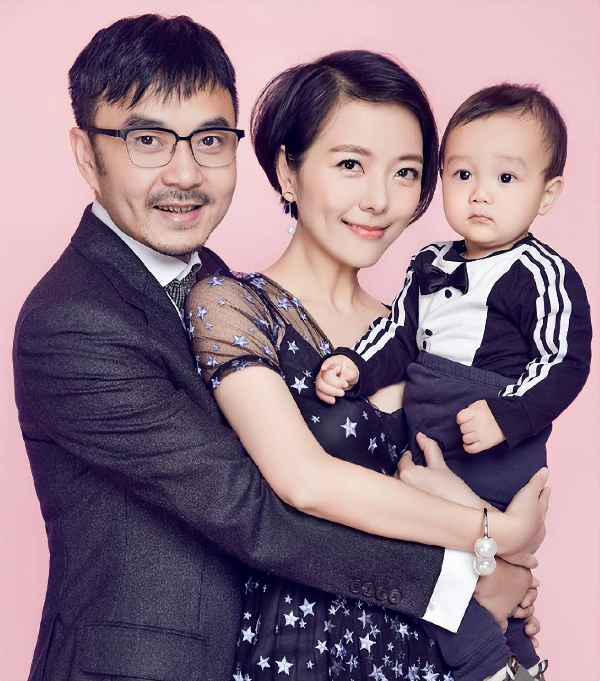 胎10岁沐沐帮助妈妈管教妹妹哥哥力爆棚冰球突破游戏网站汪涵妻子公开坦白有二(图2)